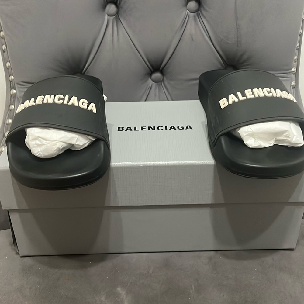 BALENCIAGA pool side slides, size 38.